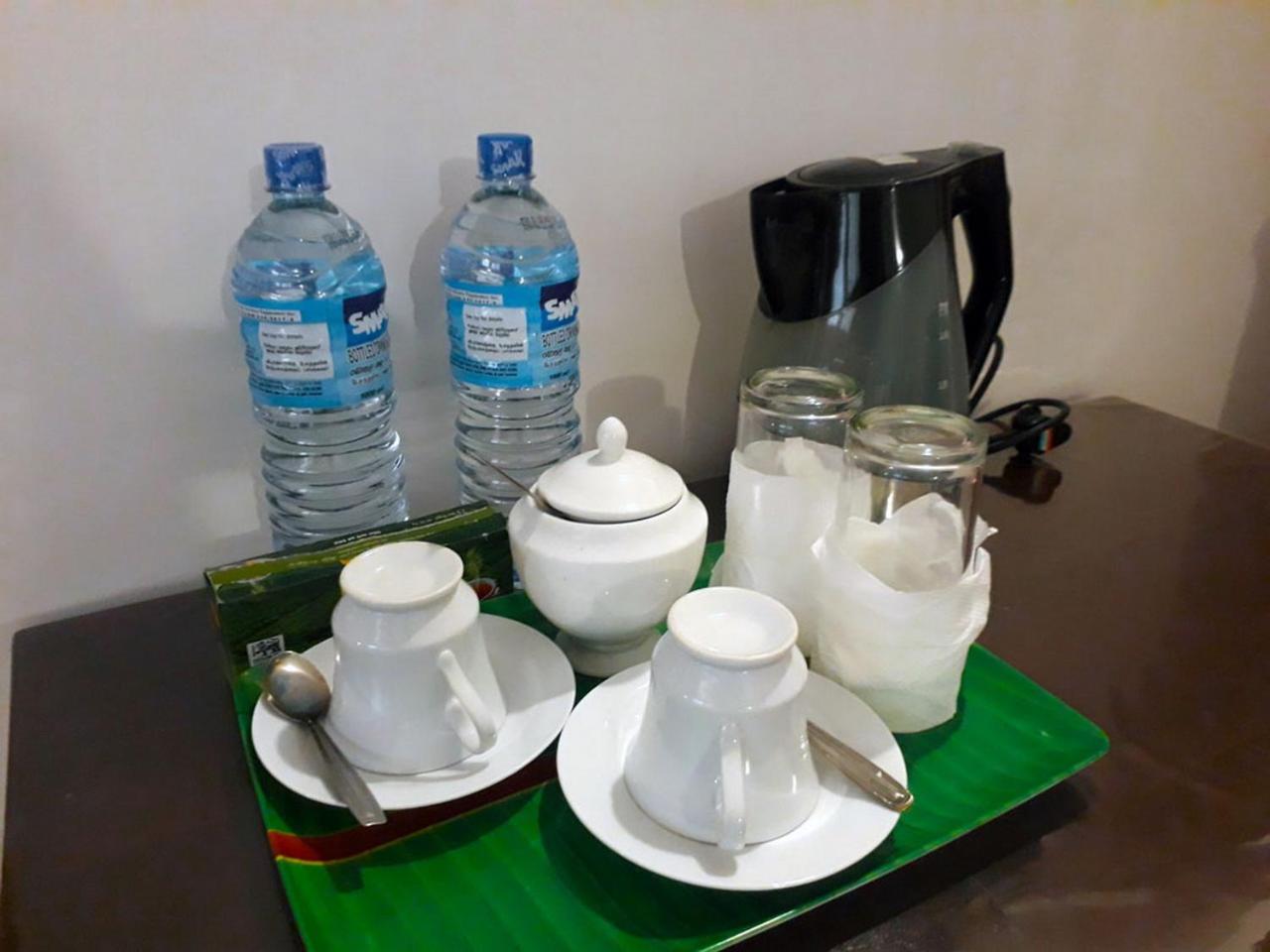 A And D Holiday Inn Anuradhapura Exterior foto