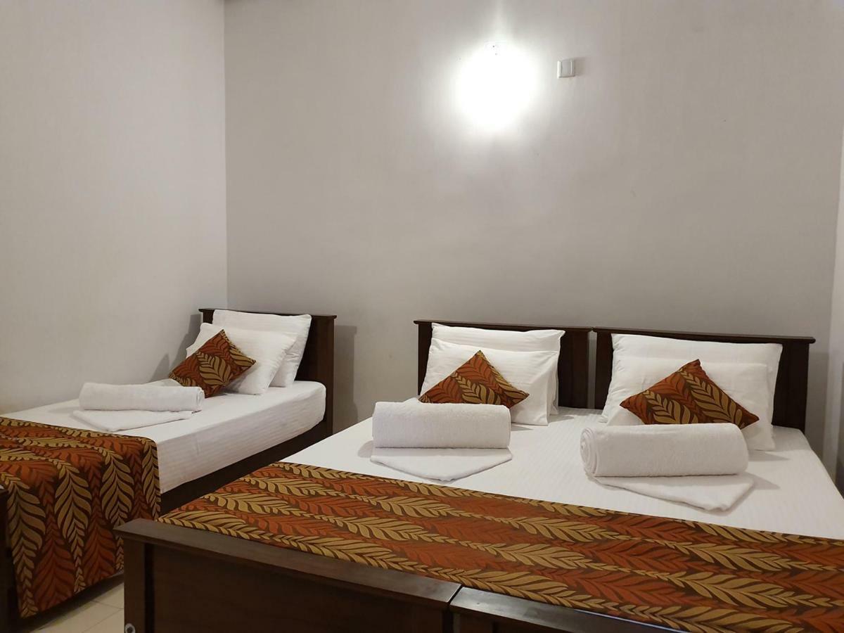 A And D Holiday Inn Anuradhapura Exterior foto