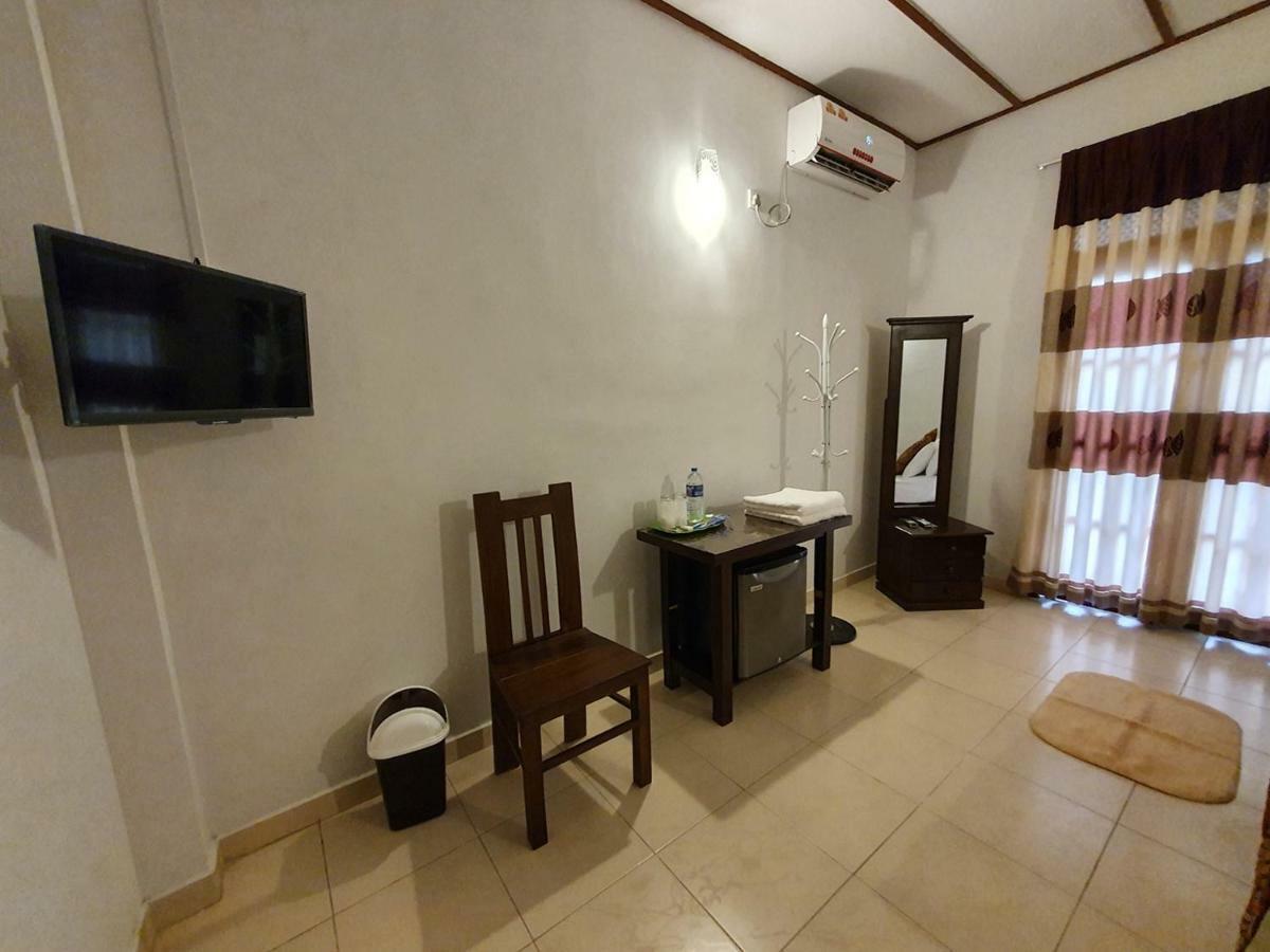 A And D Holiday Inn Anuradhapura Exterior foto