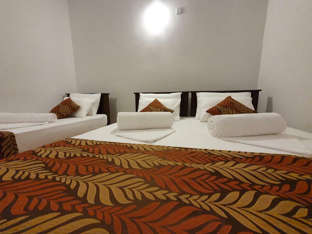 A And D Holiday Inn Anuradhapura Exterior foto