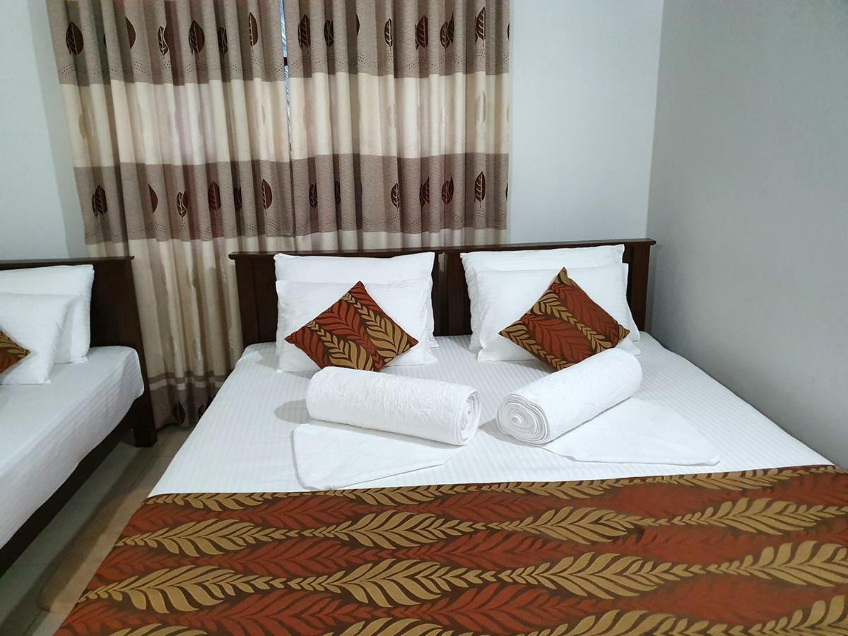 A And D Holiday Inn Anuradhapura Exterior foto