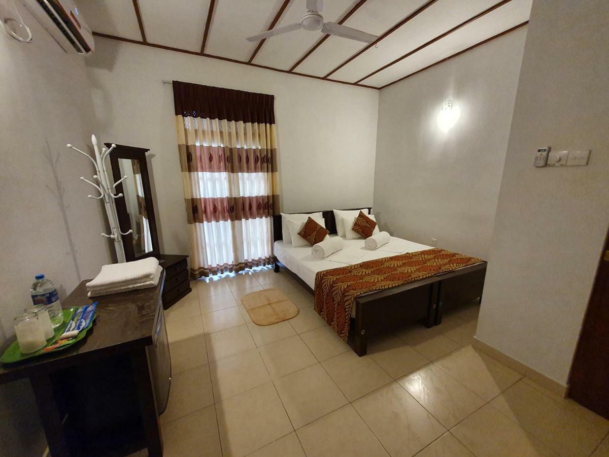 A And D Holiday Inn Anuradhapura Exterior foto