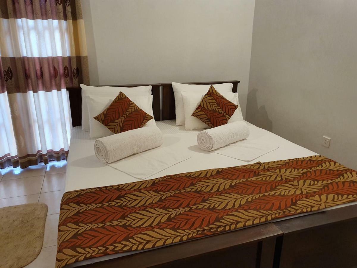 A And D Holiday Inn Anuradhapura Exterior foto