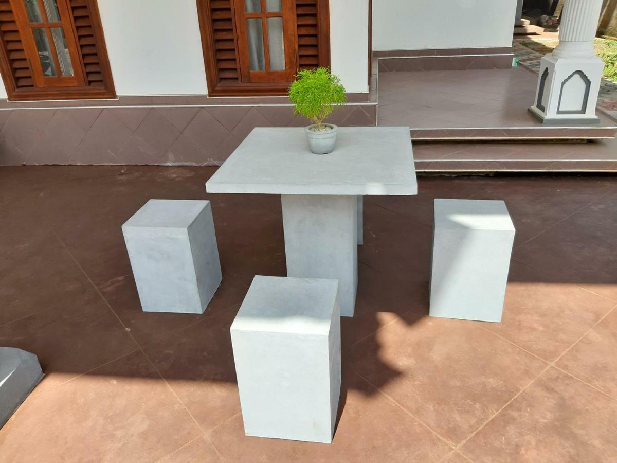 A And D Holiday Inn Anuradhapura Exterior foto