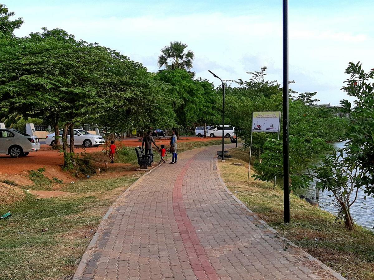 A And D Holiday Inn Anuradhapura Exterior foto